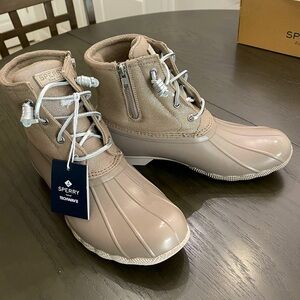 Sperry Duck boots never worn in original box size 9 1/2 color salwater sparkle.